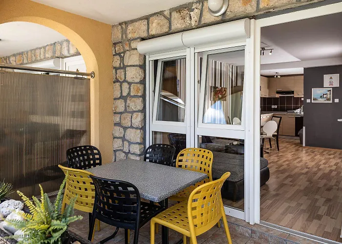 Apartment Malerisches Nur 200 Meter Zum Mit Privater Terrasse, Grill, Pool, Lounge-bereich *