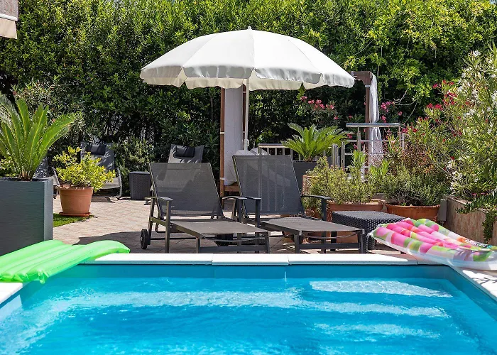 Malerisches Nur 200 Meter Zum Mit Privater Terrasse, Grill, Pool, Lounge-bereich * Dramalj