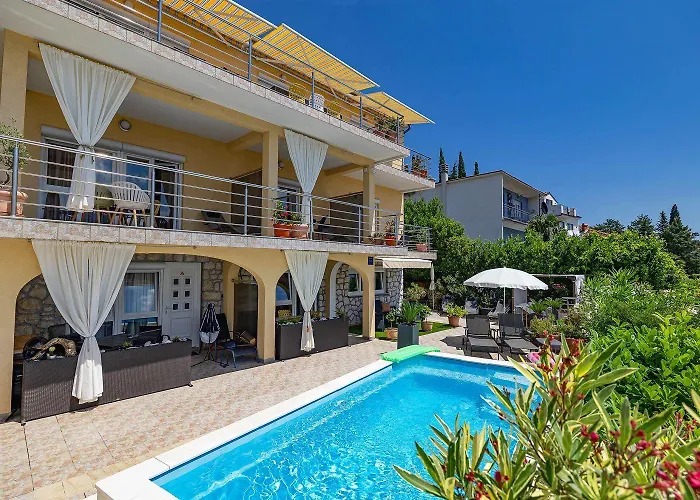 Apartment Malerisches Nur 200 Meter Zum Mit Privater Terrasse, Grill, Pool, Lounge-bereich Dramalj