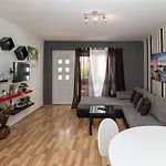 شقة Malerisches Nur 200 Meter Zum Mit Privater Terrasse, Grill, Pool, Lounge-bereich *