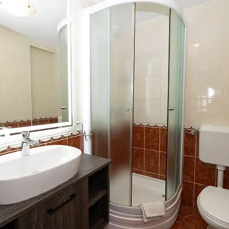 Malerisches Nur 200 Meter Zum Mit Privater Terrasse, Grill, Pool, Lounge-bereich *
