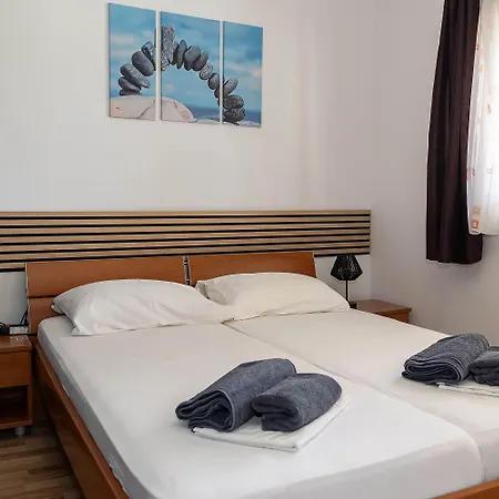 Apartmán Malerisches Nur 200 Meter Zum Mit Privater Terrasse, Grill, Pool, Lounge-bereich Dramalj