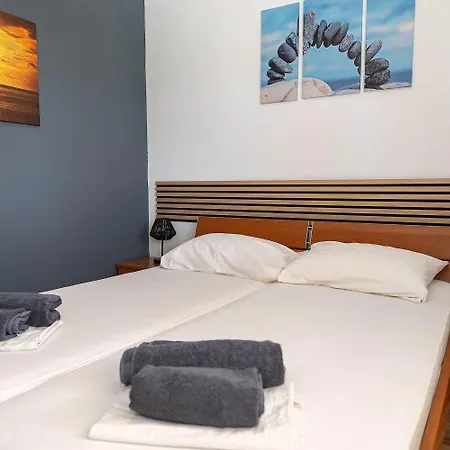 Malerisches Nur 200 Meter Zum Mit Privater Terrasse, Grill, Pool, Lounge-bereich *