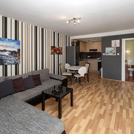 Malerisches Nur 200 Meter Zum Mit Privater Terrasse, Grill, Pool, Lounge-bereich