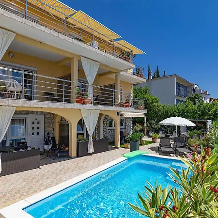 Apartmán Malerisches Nur 200 Meter Zum Mit Privater Terrasse, Grill, Pool, Lounge-bereich Dramalj