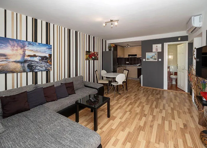 Malerisches Nur 200 Meter Zum Mit Privater Terrasse, Grill, Pool, Lounge-bereich