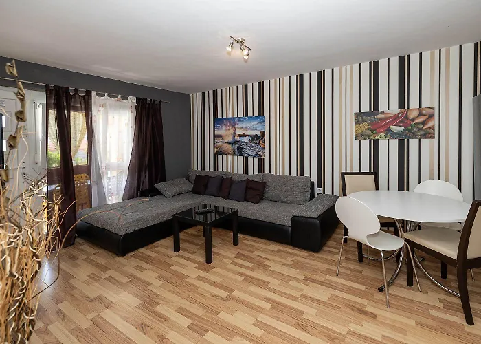 Apartament Malerisches Nur 200 Meter Zum Mit Privater Terrasse, Grill, Pool, Lounge-bereich