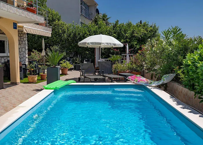 Malerisches Nur 200 Meter Zum Mit Privater Terrasse, Grill, Pool, Lounge-bereich Dramalj